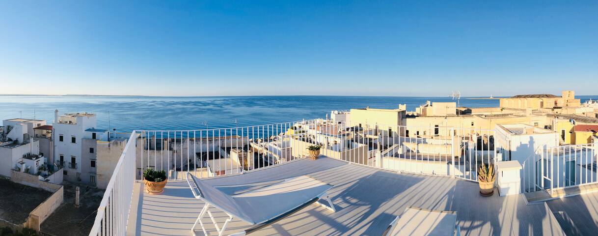 Fabulous historic Palazzetto breathtaking seaview gallery image 3