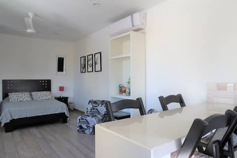 Top performing Airbnb: Penthouse studio with terrace, 12 mn walk to beach in Infonavit Colosio