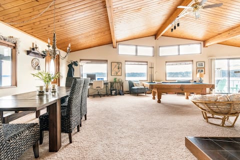 Relaxing Waterfront Beach House