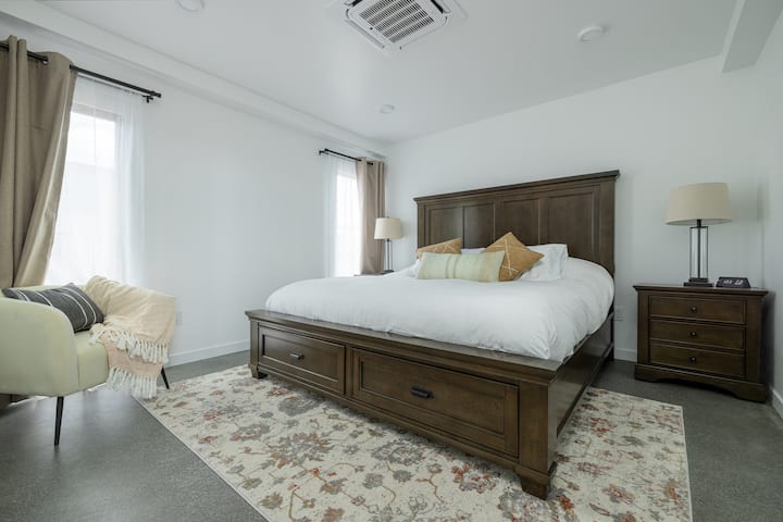 Guest bedroom