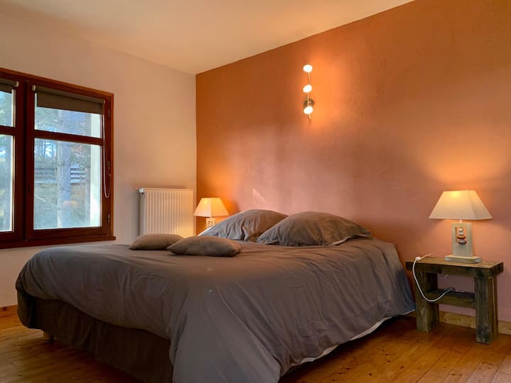 Grote slaapkamer met 160 bed en grote kleedkamer