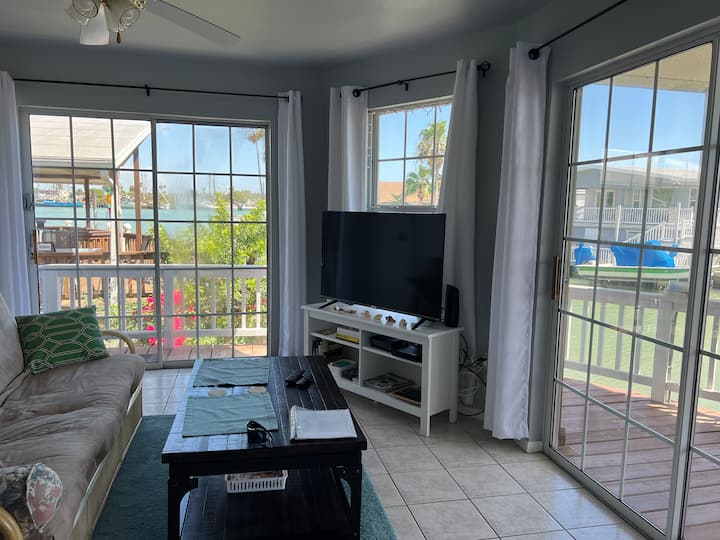 Waterfront 2br/2ba, Pet-friendly, Free Kayak - Port Isabel, TX
