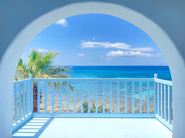 Unique Beachfront Cycladic Villa @ Agios Prokopios