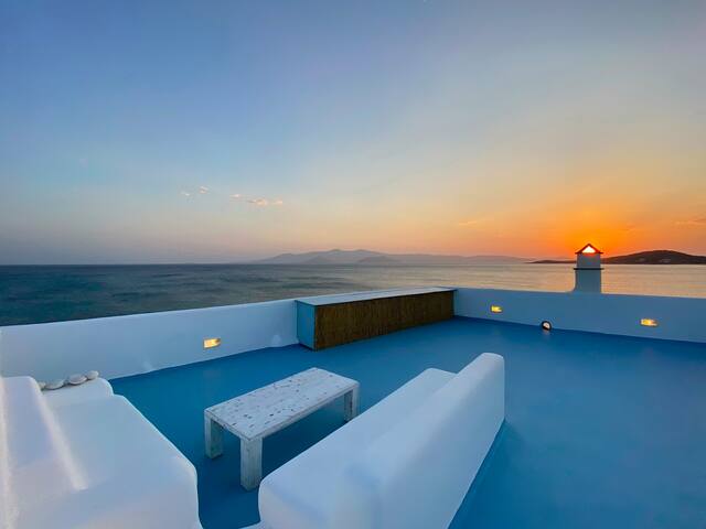 Unique Beachfront Cycladic Villa @ Agios Prokopios gallery image 3