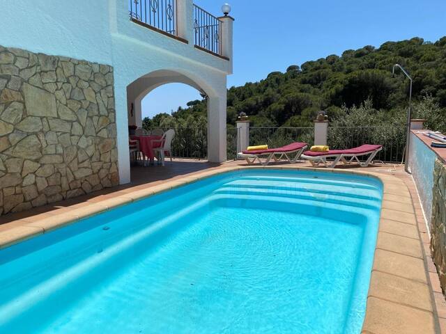 Kerstin Bruns – Villa Ariane con pool and sea view