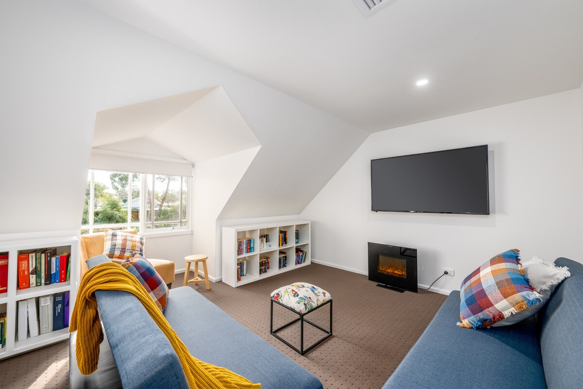 Top Airbnb: Weekender on Wallace The top floor is all yours. in City Of Greater Shepparton