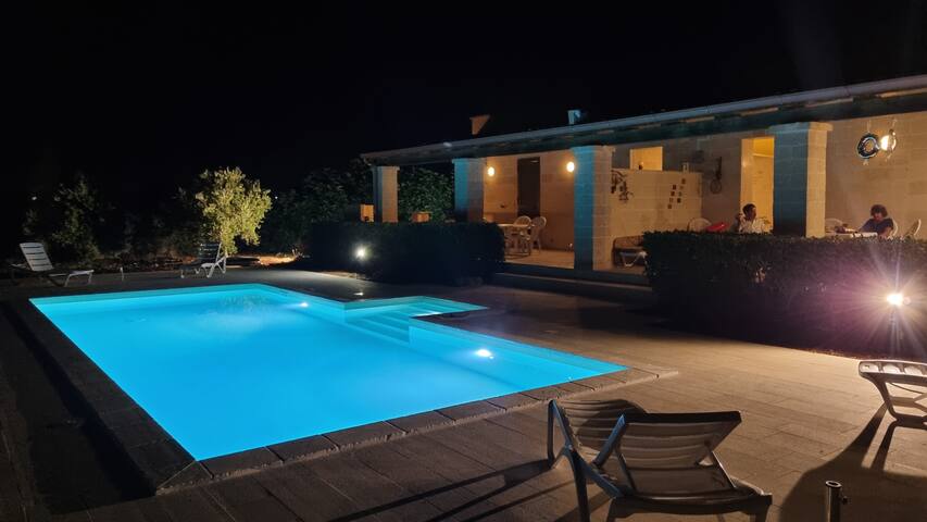 VILLA AMICORUM 2 Häuser, Klima, Pool 10 x 4 m gallery image 2