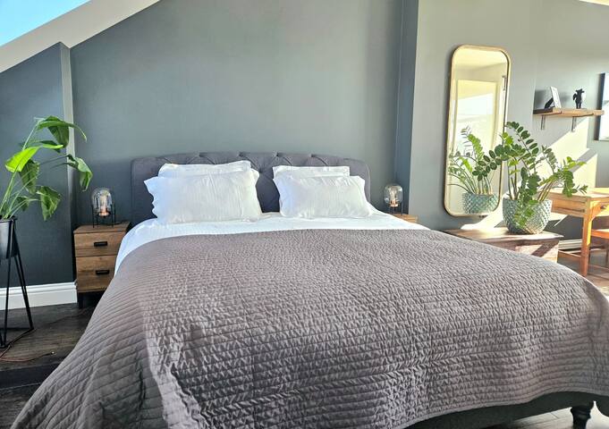 Lovely, spacious 5BR London townhouse with parking gallery image 4