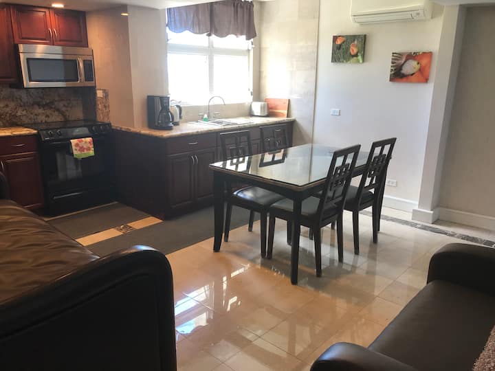 Three Bedrooms Plus An Extra Studio. Ocean View. - Honolulu, HI