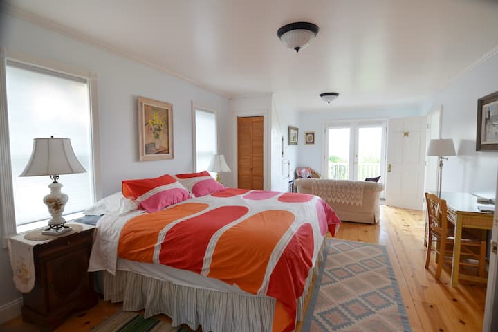 Master bedroom, King Bed, Sitting area, French doors to deck (upper level)