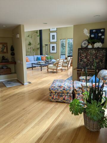 Light, peaceful, bright, quiet, modern dwelling. gallery image 2