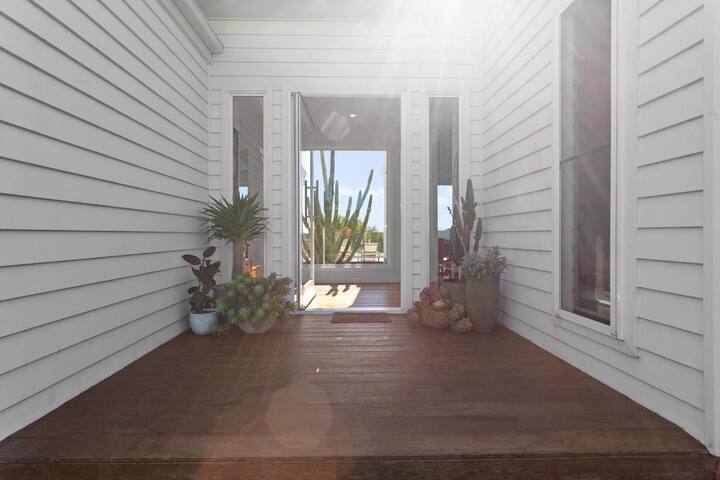 Heron House – Spacious home with pool, spa & sauna gallery image 4