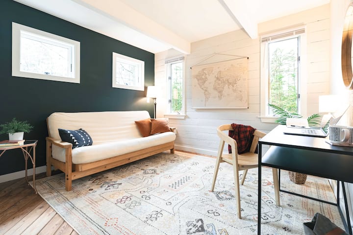 Downstairs creative space/office. Full futon couch/bed.