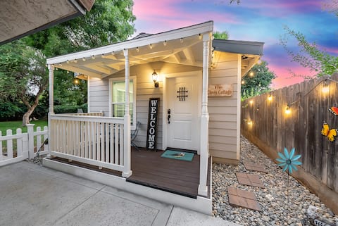 The Clovis Cottage: Tiny House & National Parks