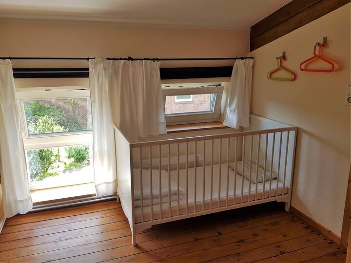 עריסה - ניתן לסובב אותה לפי הצורך