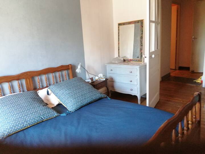 מיטת חדר שינה קטן 120x190