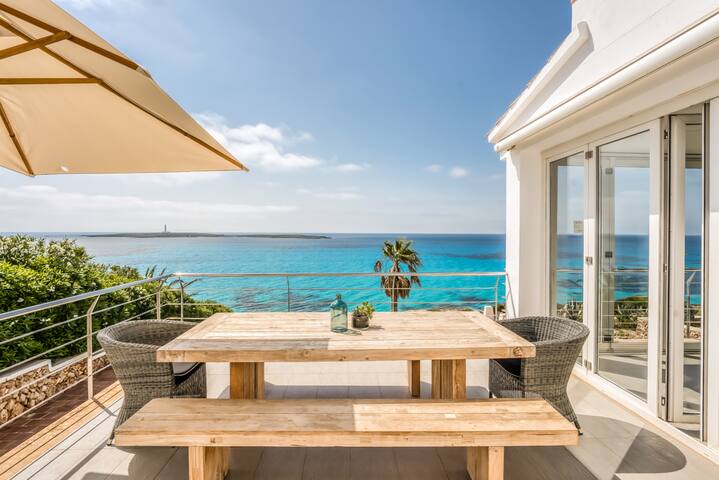 Villa con piscina y acceso al mar, Menorca gallery image 5