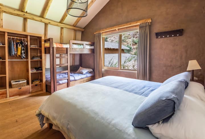 2nd floor: Bedroom 2 with built-in bathroom: Queen bed + 1 1/2-seater cabin + closet + heater