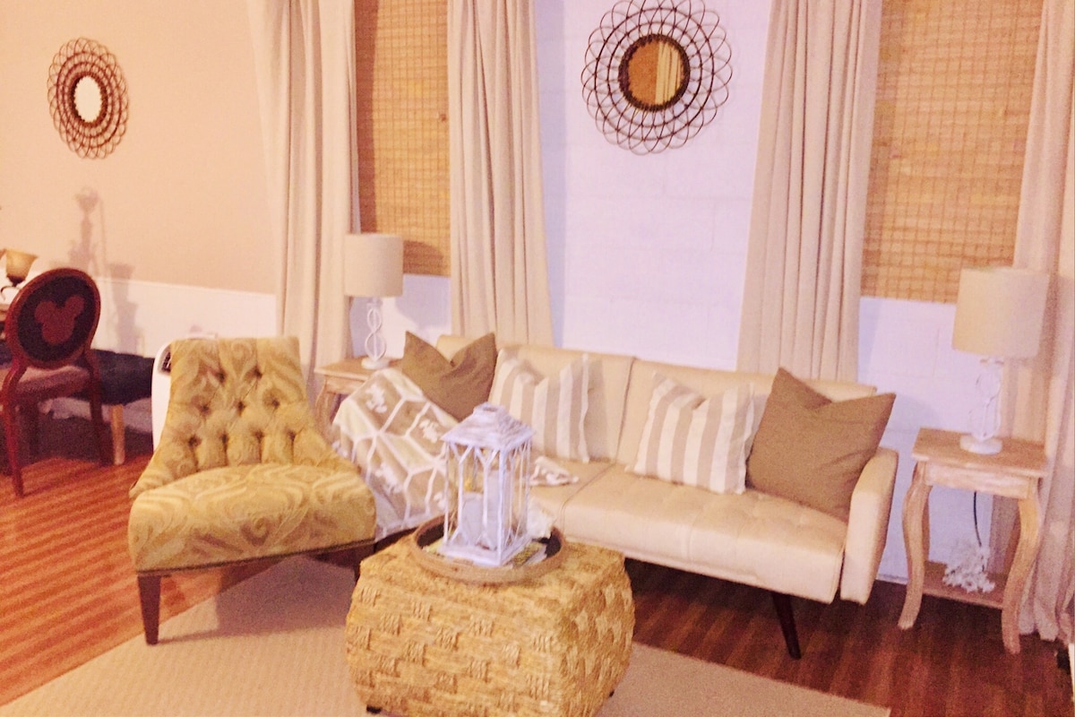 ห้องนั่งเล่นที่ได้รับแรงบันดาลใจจากชายหาด 