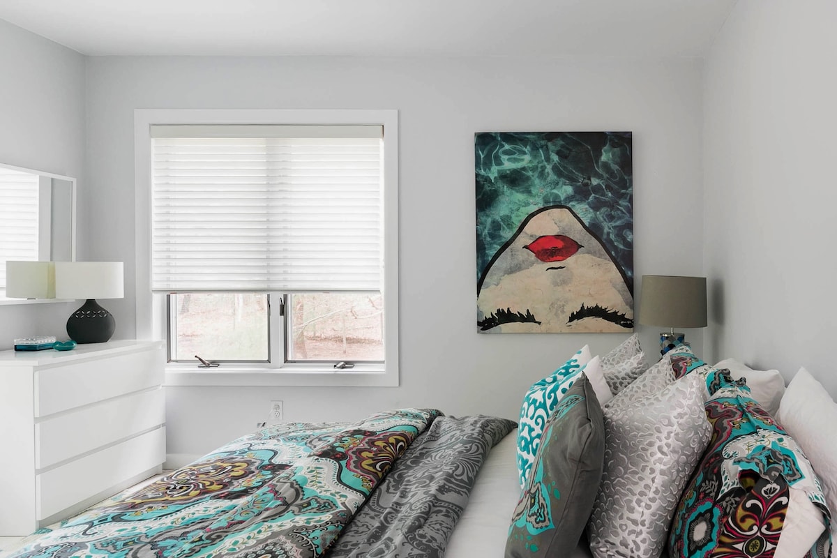 ห้องนอน #2 ศิลปะป๊อปเตียงควีนไซส์
