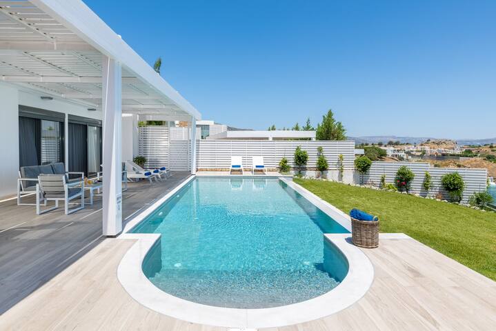 Luxury Sunrise Villa Vrachos with Infinity Pool gallery image 3