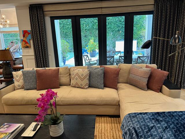 Sherman Oaks Jewel gallery image 3