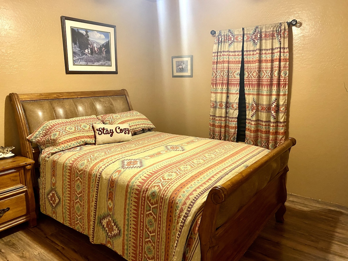 ห้องนอน #3 พร้อมเตียงควีนไซส์