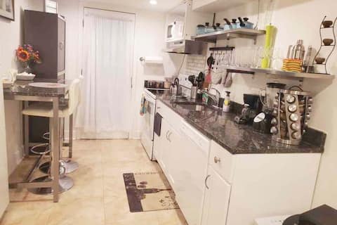 Quiet, Modern Apartment - Metro Accessible.