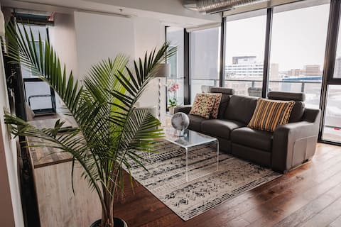 Popular Airbnb listing: HighFloor Corner 2 BDRM Facing Canada Life in Portage–Ellice