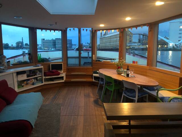 gemütliches Hausboot gallery image 2