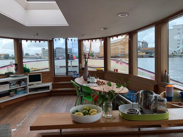 gemütliches Hausboot