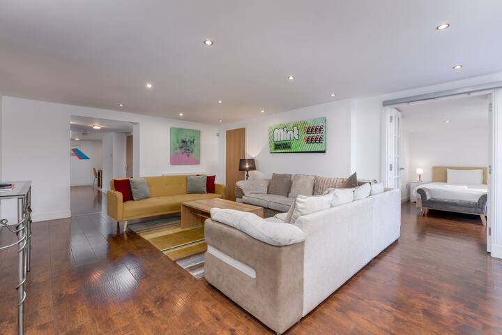 York Place City Centre 4 bedroom Duplex Apartment gallery image 4