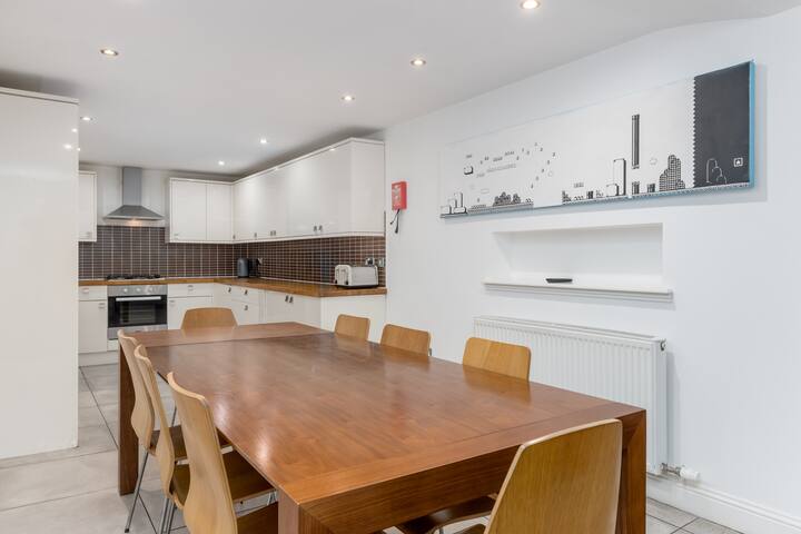 York Place City Centre 4 bedroom Duplex Apartment gallery image 5