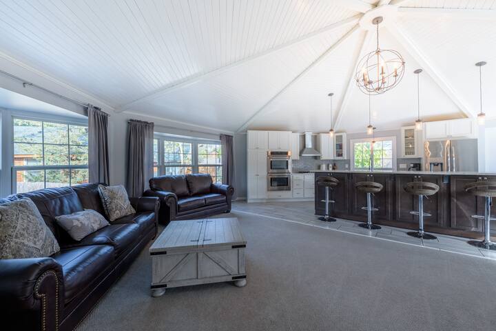 Radiant Riverfront Retreat gallery image 4