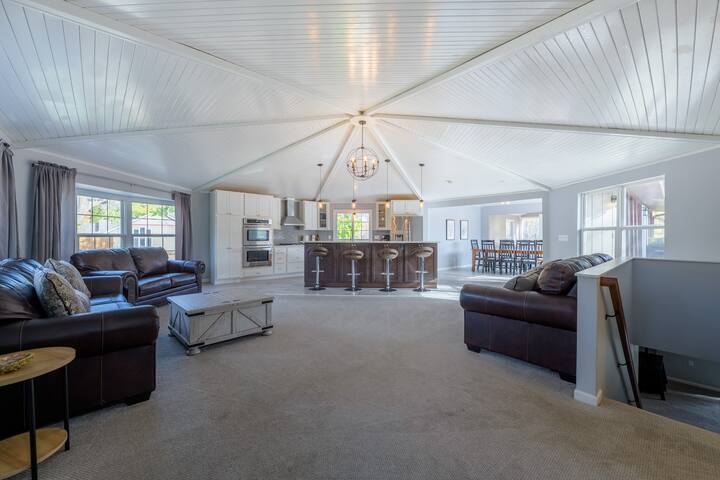 Radiant Riverfront Retreat gallery image 3