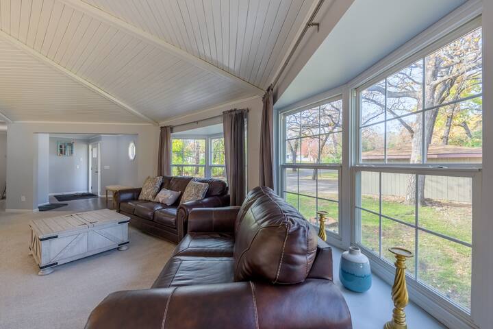 Radiant Riverfront Retreat gallery image 5