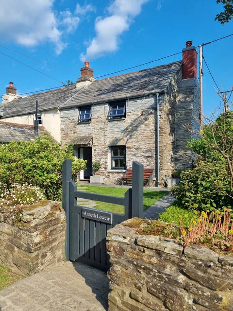 Character three bedroom cottage close to coast