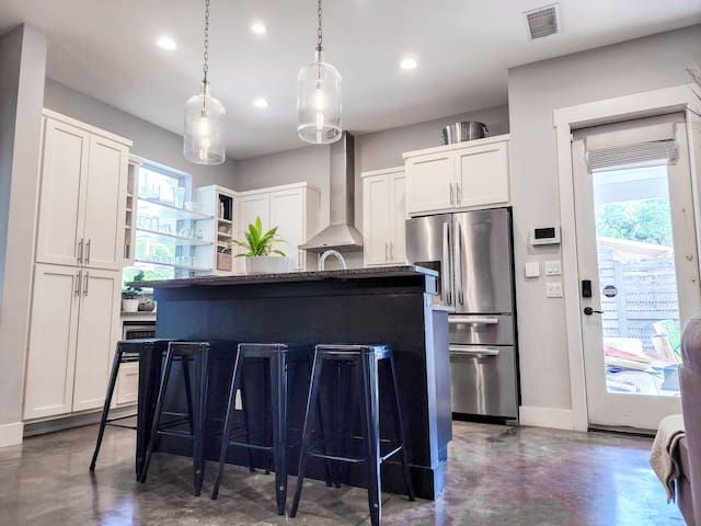 Best Price Near Barton Springs!