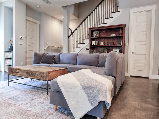 Best Price Near Barton Springs! gallery image 2