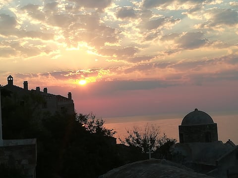 Successful Airbnb property: Kissamitakis Guesthouse: ''Kouzina'' in Δήμος Μονεμβασίας