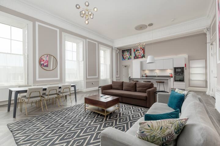 York Place City Centre 2 bedroom deluxe Apartment gallery image 2