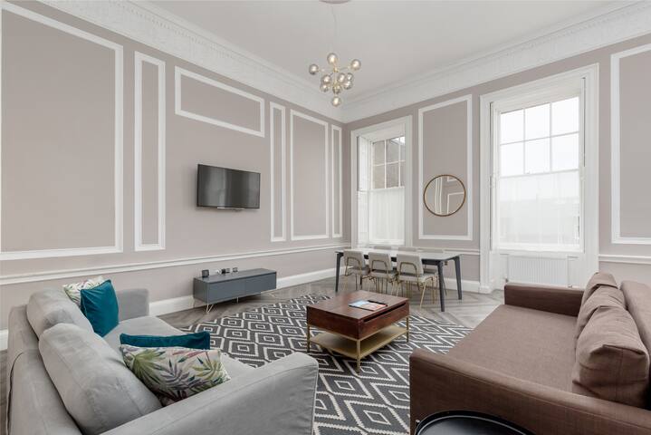 York Place City Centre 2 bedroom deluxe Apartment gallery image 5