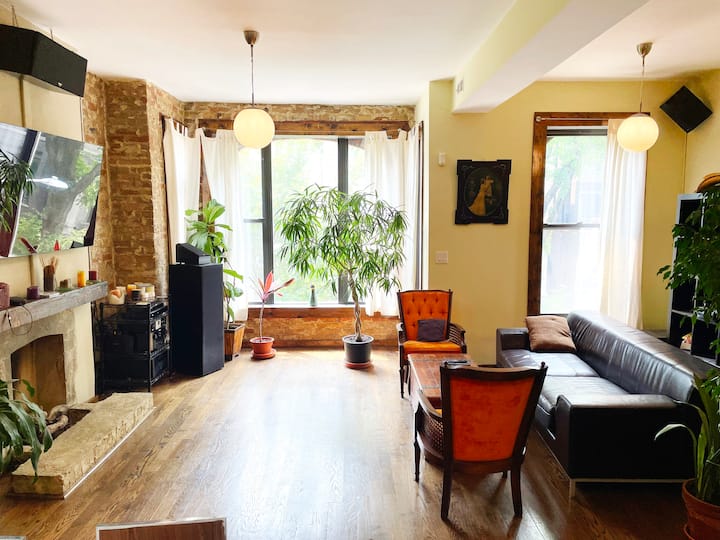Large Super Cozy 2 Bed 1 Bath Apartment. - Chicago, IL