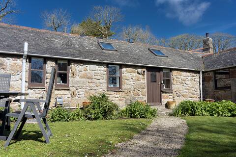 Idyllic cottage in Lamorna valley -walk to pub&sea