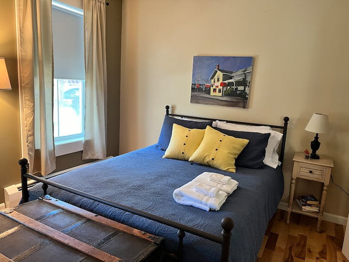 Habitación queen delantera en la planta baja