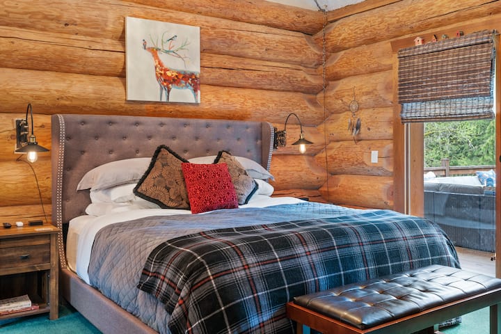 Master Bedroom with King bed.