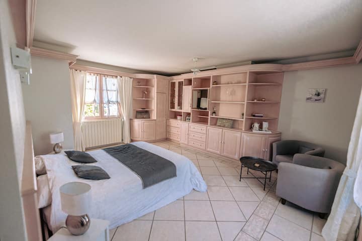 Charlannes Suite