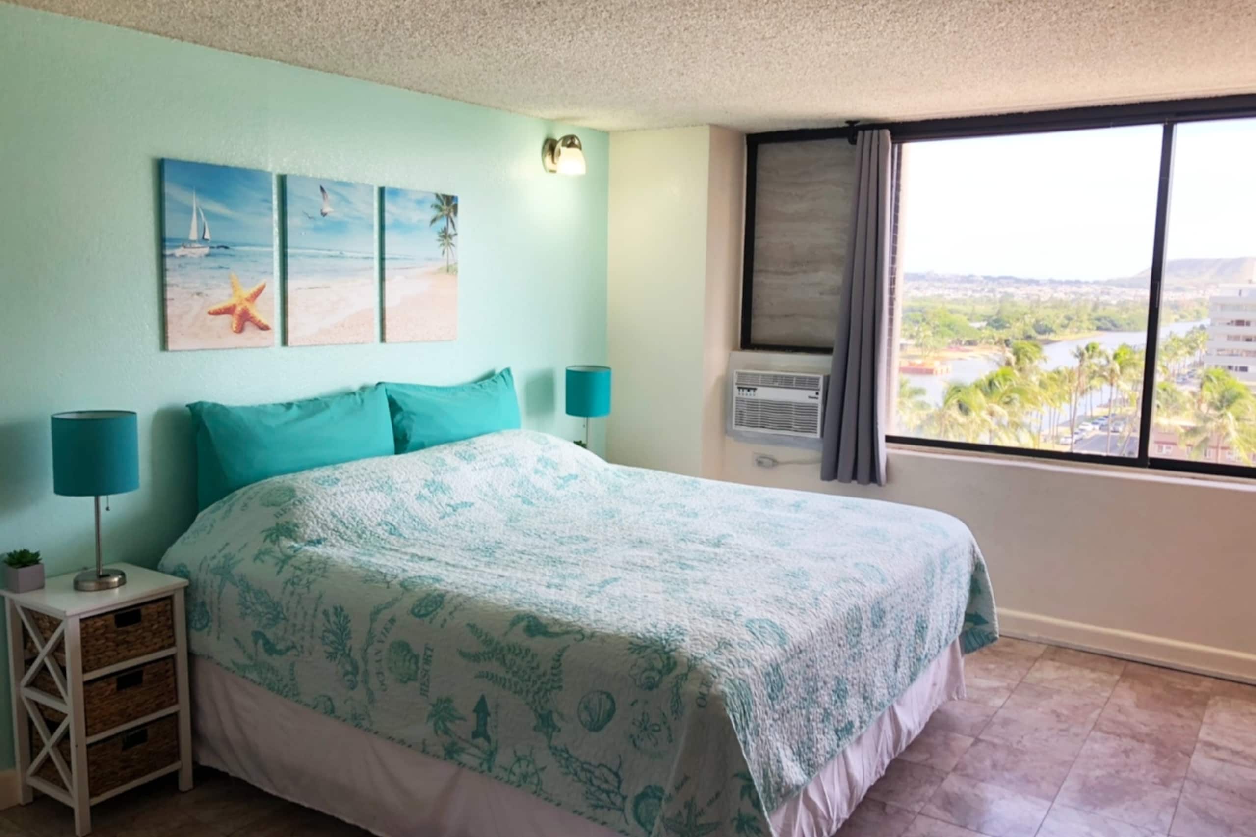 Condo in Honolulu · ★4.83 · Studio · 1 bed · 1 private bath - Image 3