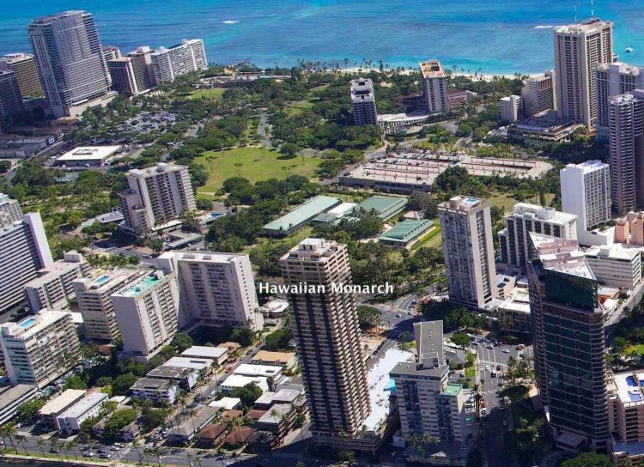 Condo in Honolulu · ★4.83 · Studio · 1 bed · 1 private bath - Image 6