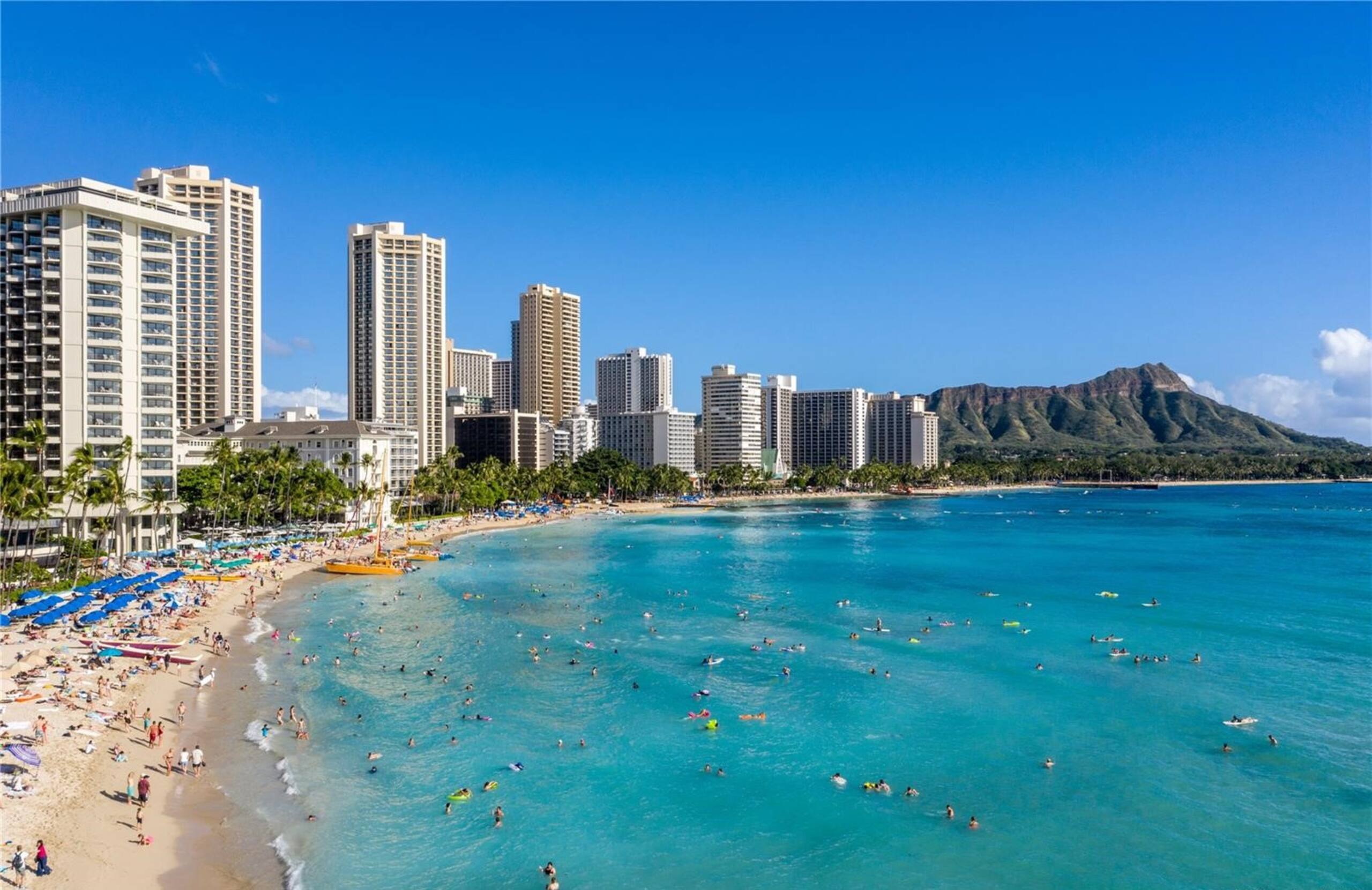 Condo in Honolulu · ★4.83 · Studio · 1 bed · 1 private bath - Image 9